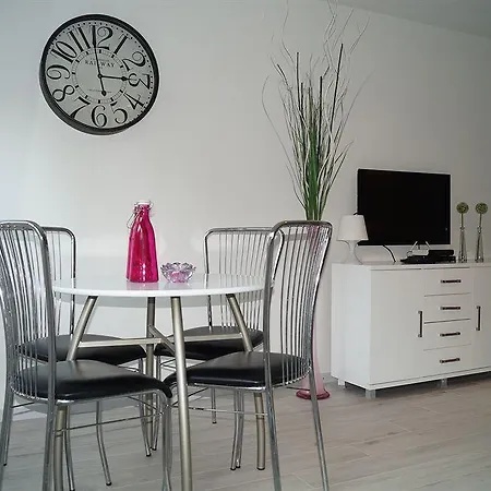 Apartment Centre *
