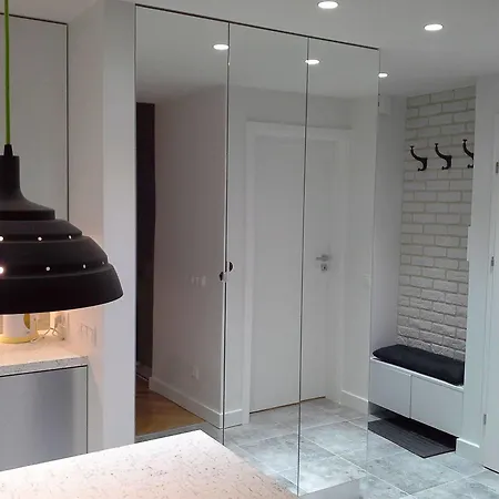 Apartment Centre *